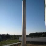 RD Újezd nad Lesy / komín je samonosný bez kotvení !