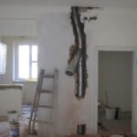 Nerezová vložka je po frézování vždy velice blízko spalných konstrukcí stropu pokud v něm jsou - nutno odizolovat !!!