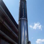 naše logo na vršku komína