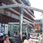 Náš komín mezi hosty pizzerie